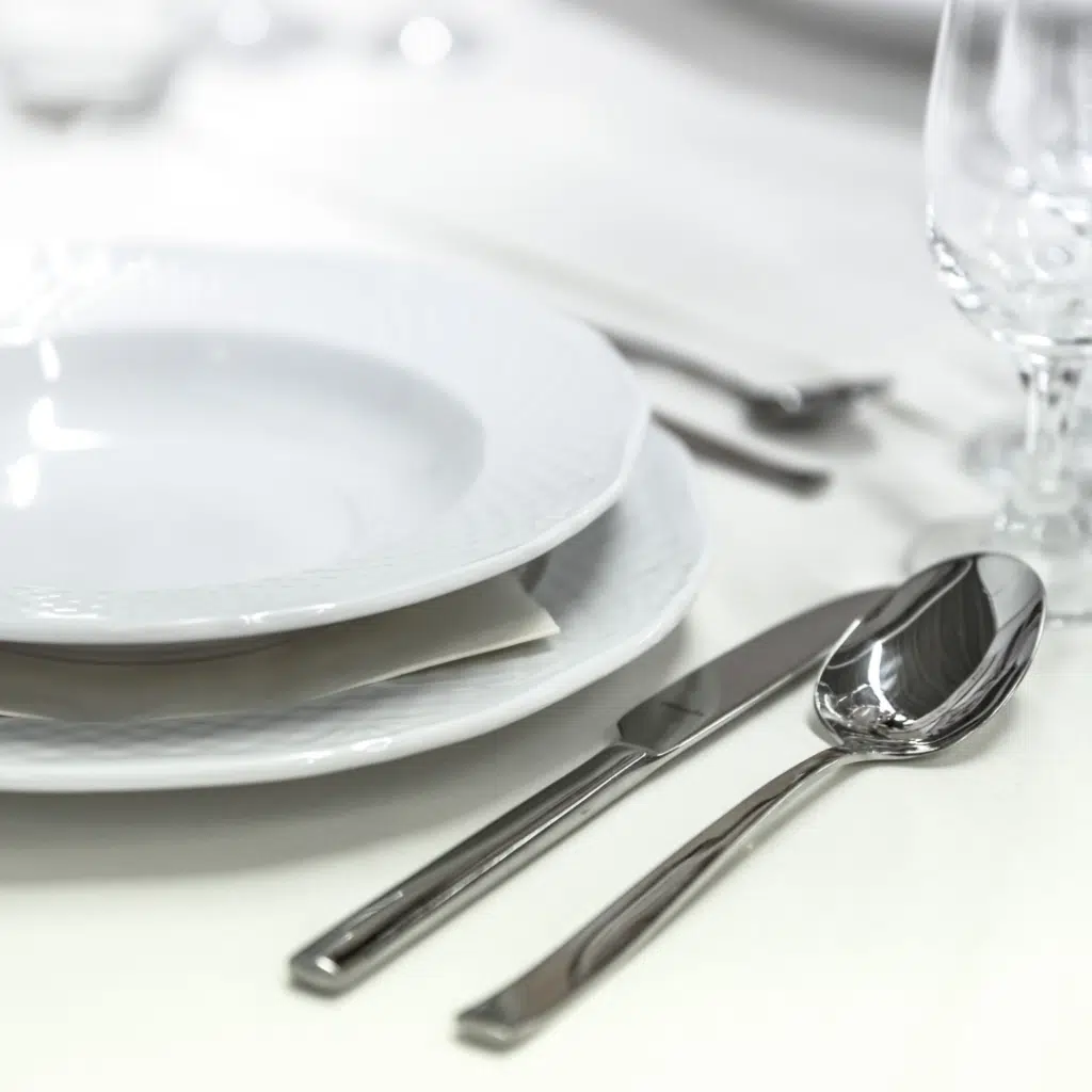 Crockery & cutlery setup for wedding catering – Gurgaon